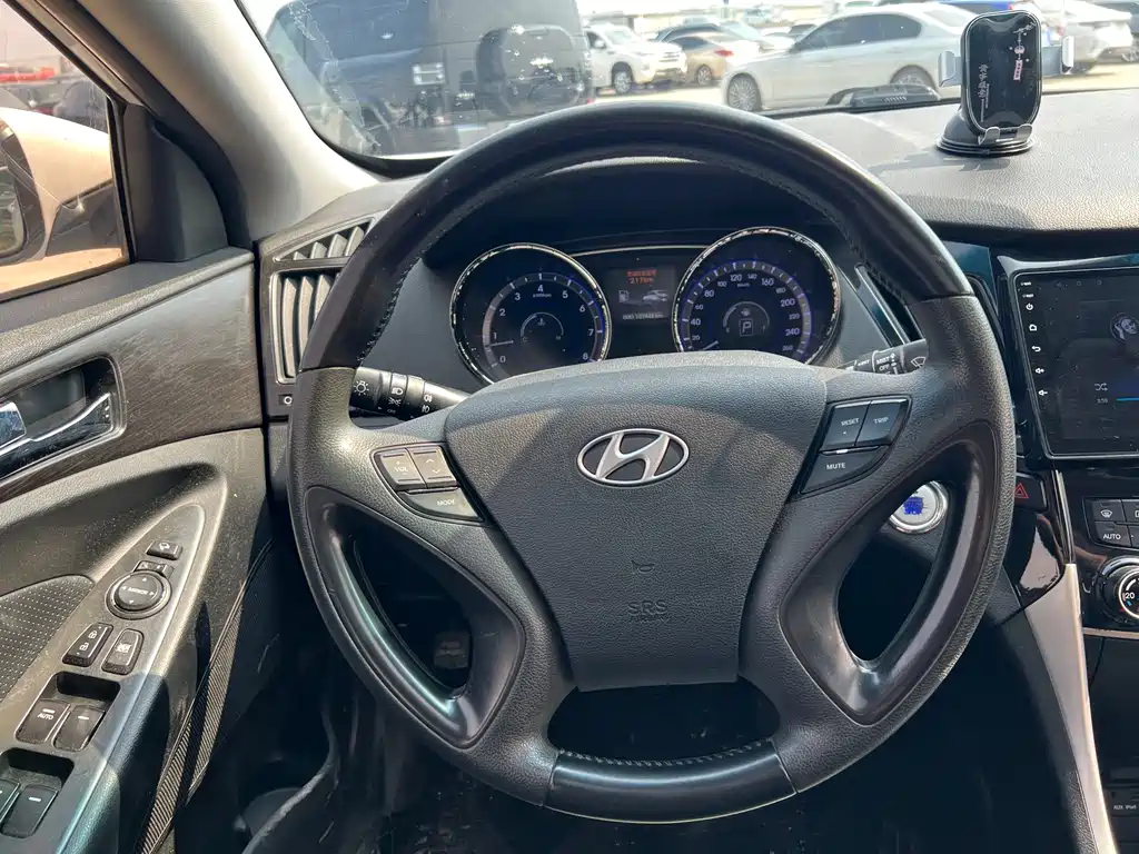 Hyundai Sonata 2011 — фото 10