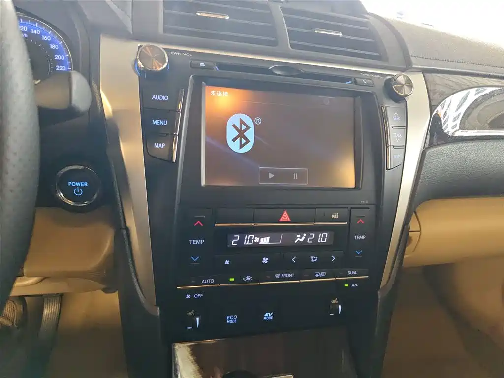 Toyota Camry 2016 — фото 9