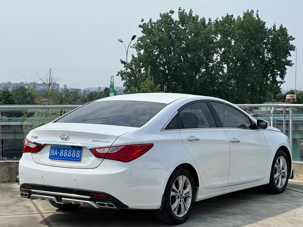 Hyundai Sonata 2011 — фото 16