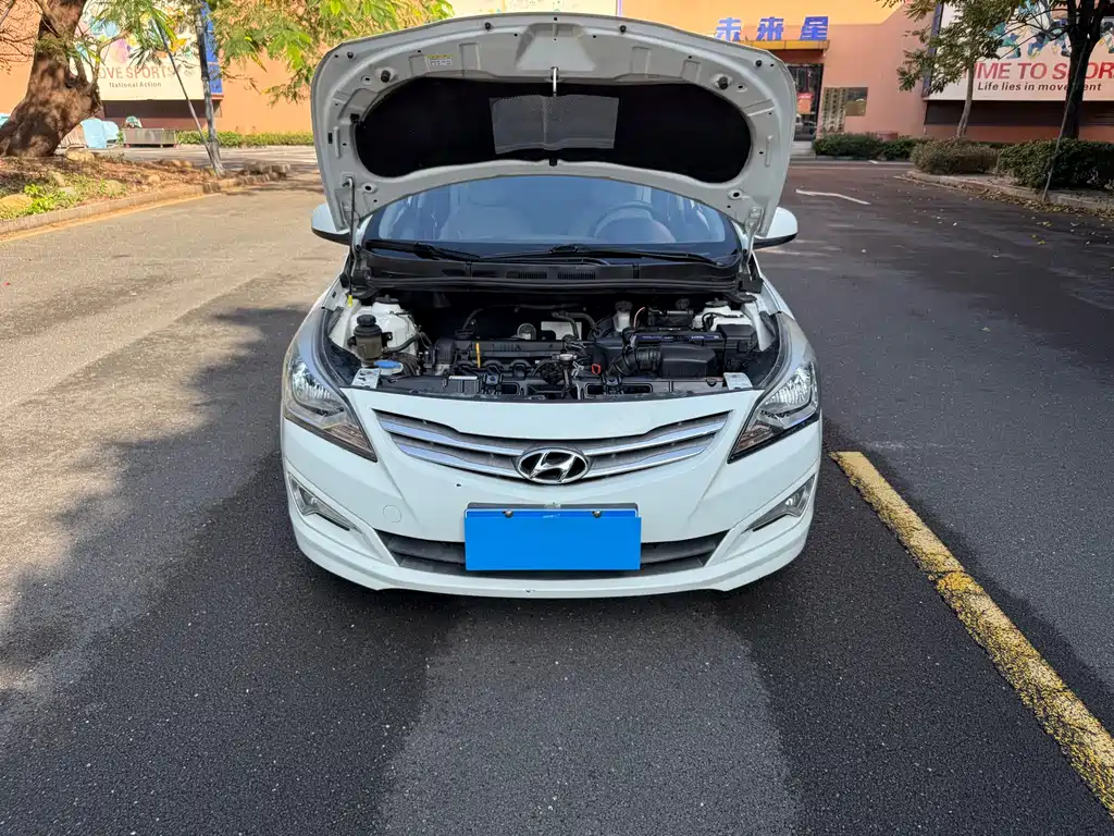 Hyundai Verna 2015 — фото 12