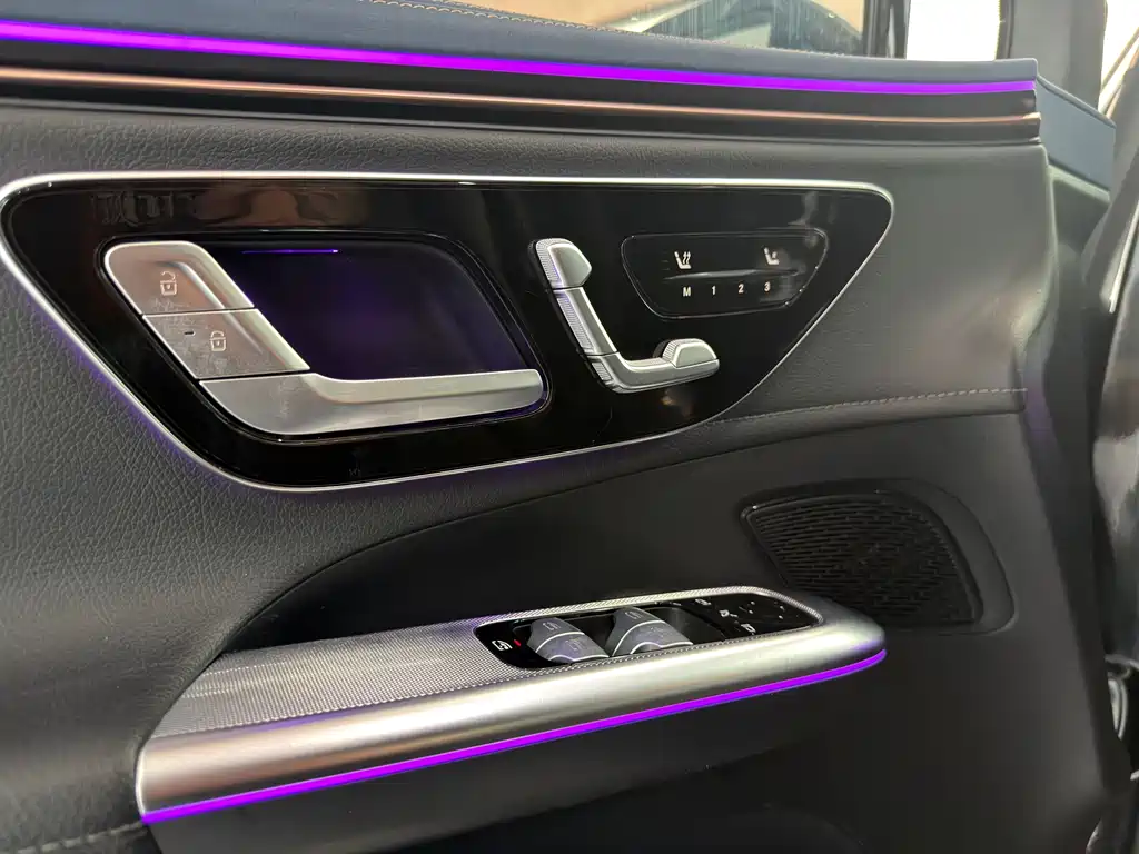 Mercedes-Benz EQE SUV 2023 — фото 5