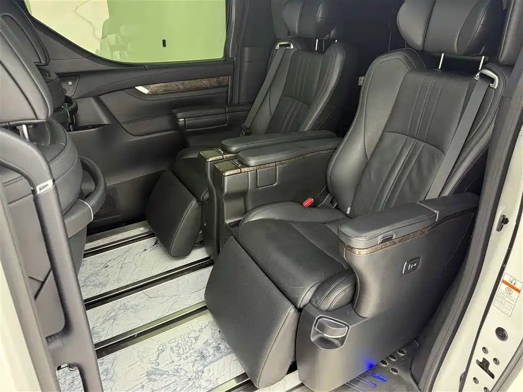 Toyota Alphard 2019 — фото 13