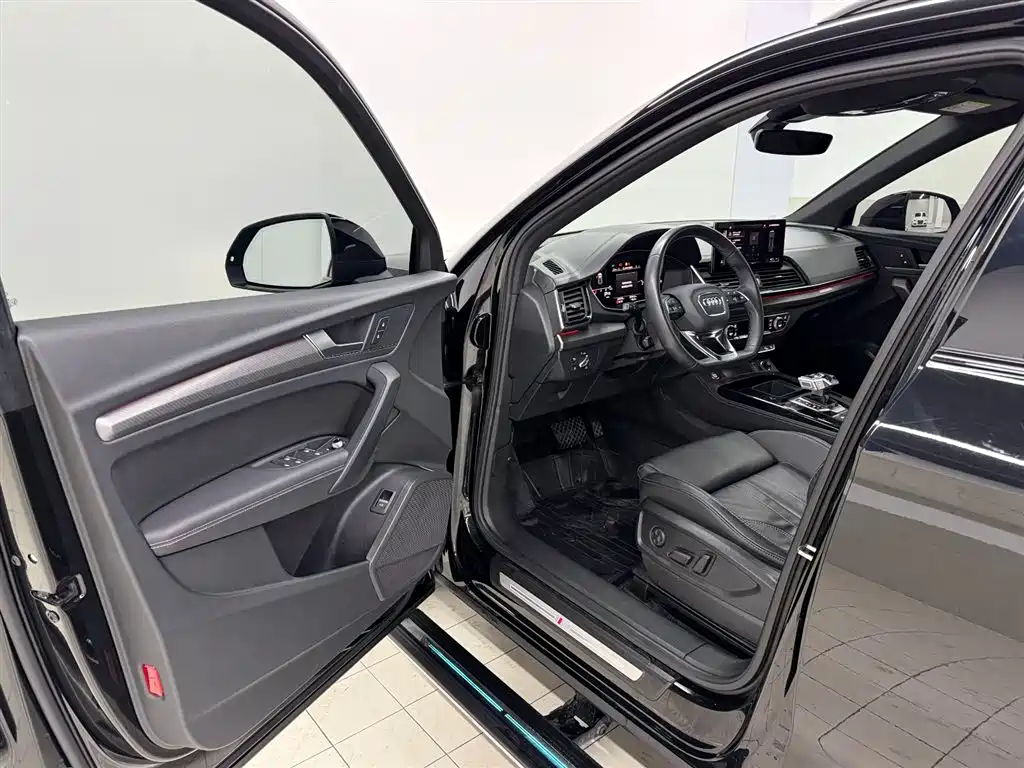 Audi Q5L 2023 — фото 10