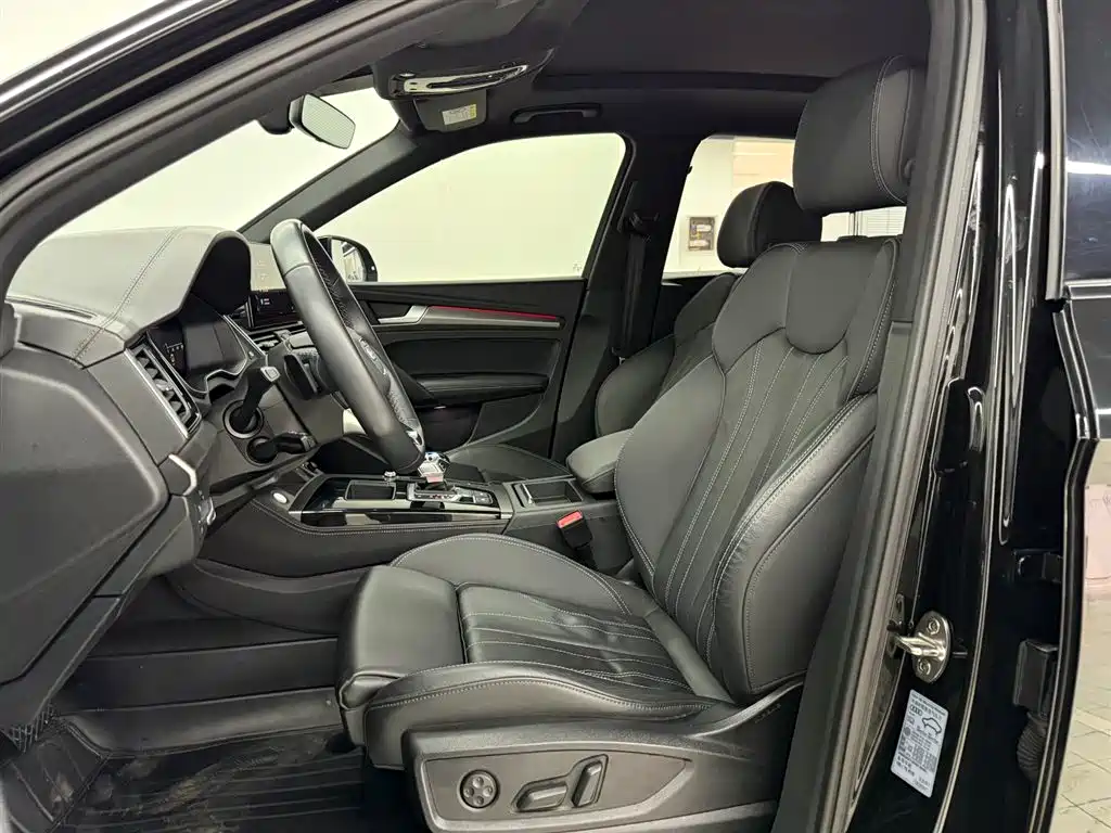Audi Q5L 2023 — фото 11