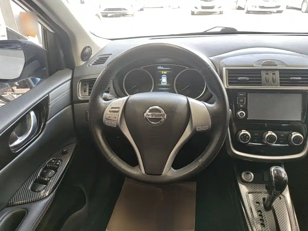 Nissan Tiida 2018 — фото 11