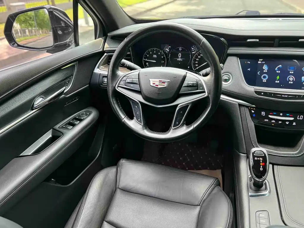 Cadillac XT5 2017 — фото 14