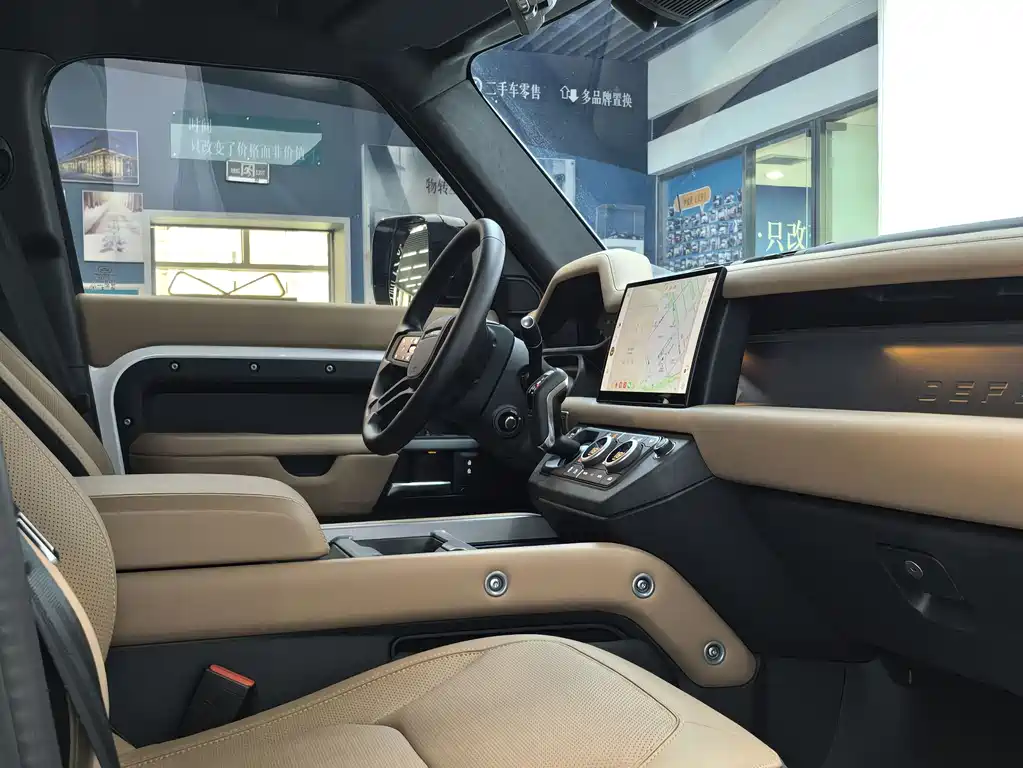 Land Rover Defender 2025 — фото 11