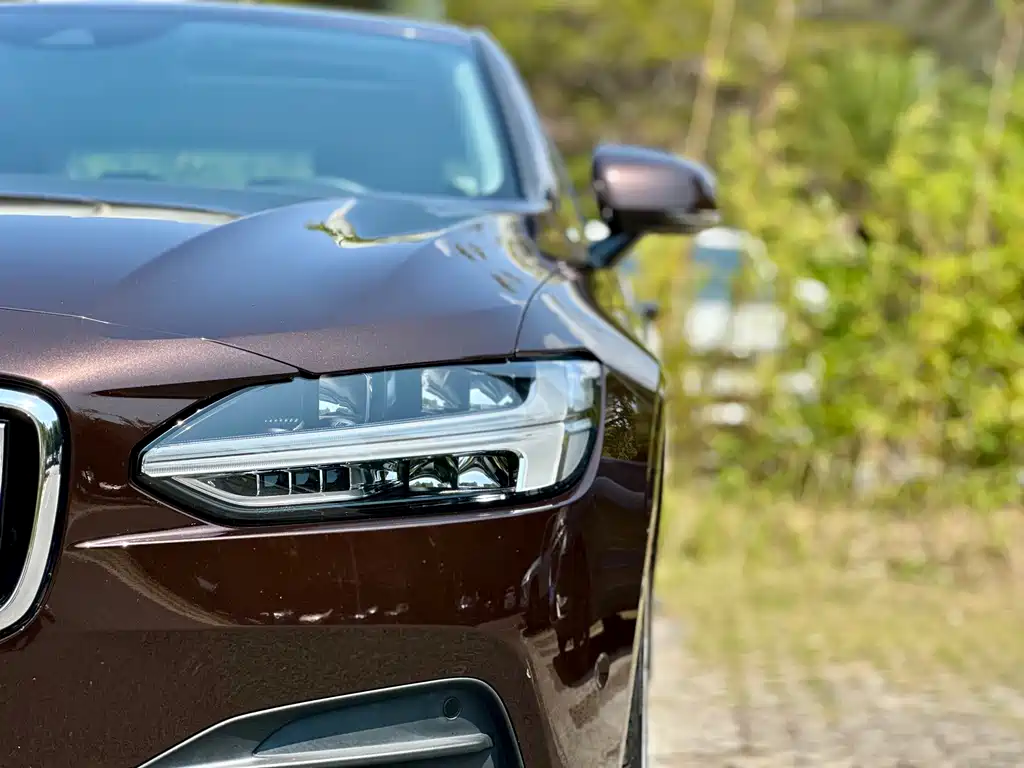 Volvo S90 2017 — фото 19
