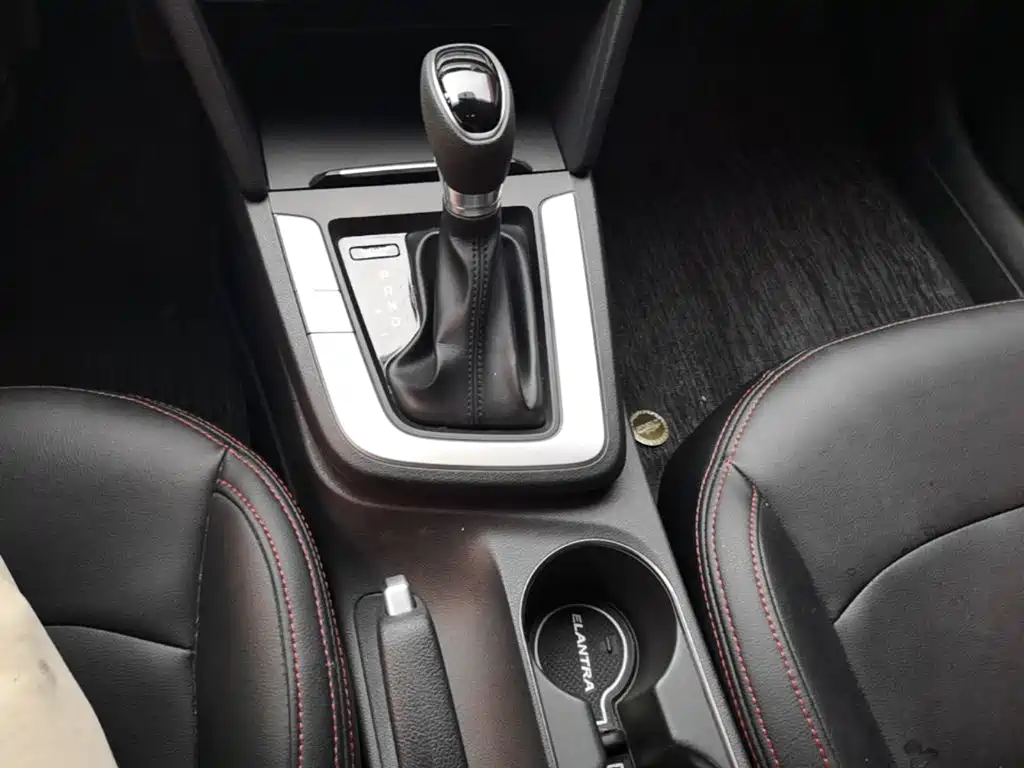 Hyundai Elantra 2018 — фото 14