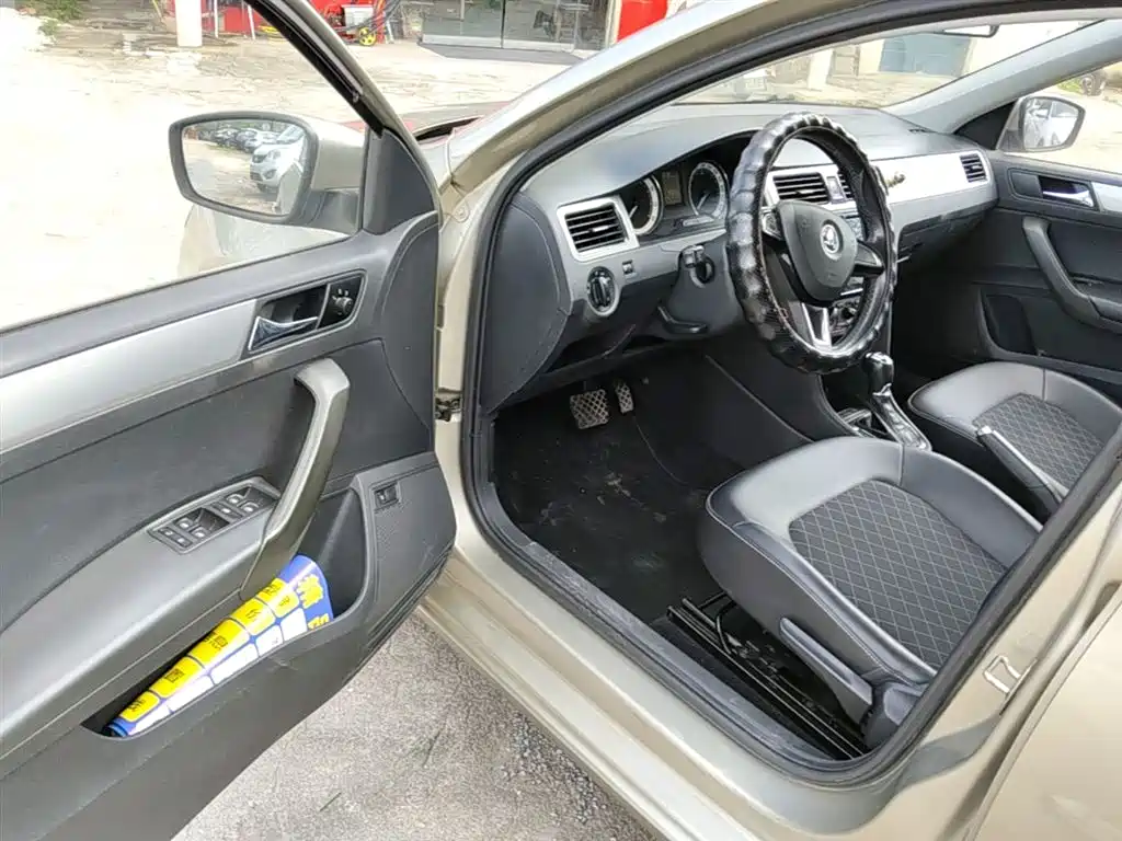 Skoda Rapid 2017 — фото 16