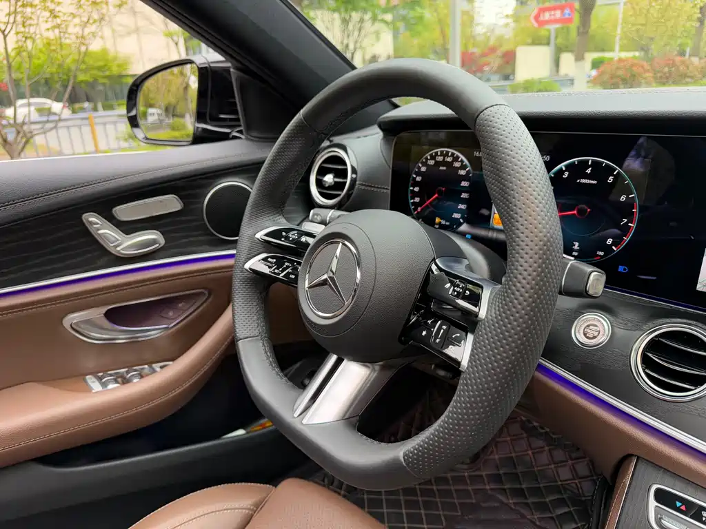 Mercedes-Benz E-Class 2023 — фото 14
