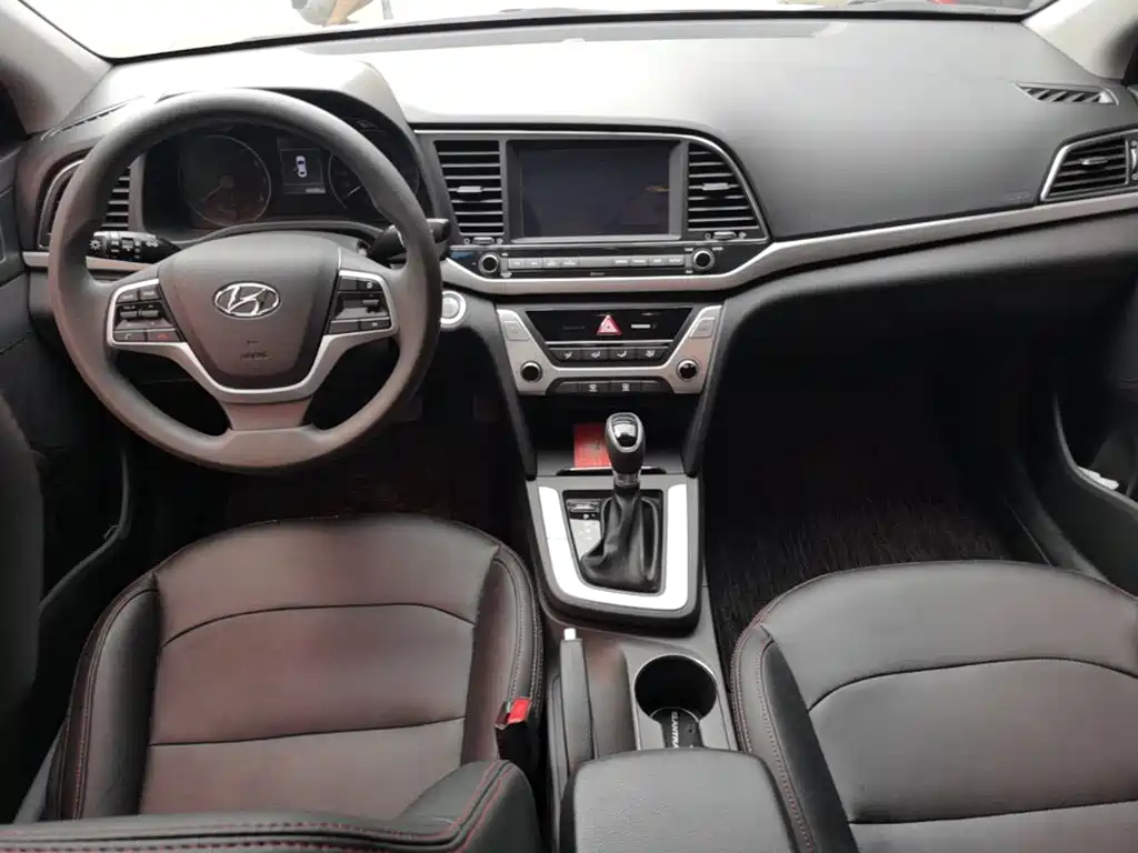 Hyundai Elantra 2018 — фото 10