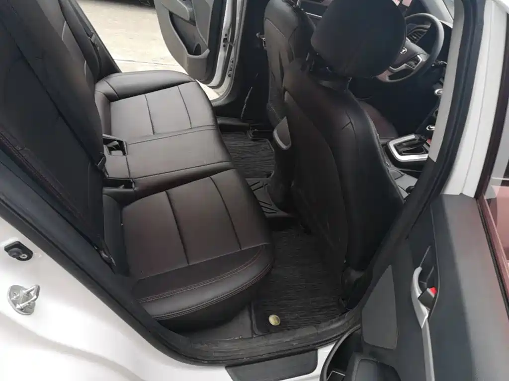 Hyundai Elantra 2018 — фото 17