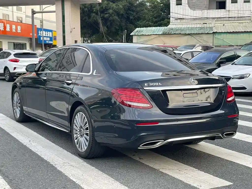 Mercedes-Benz E-Class 2019 — фото 18
