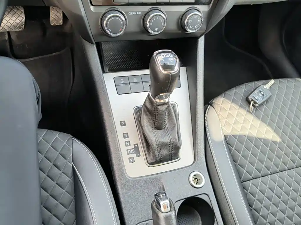 Skoda Octavia 2017 — фото 14