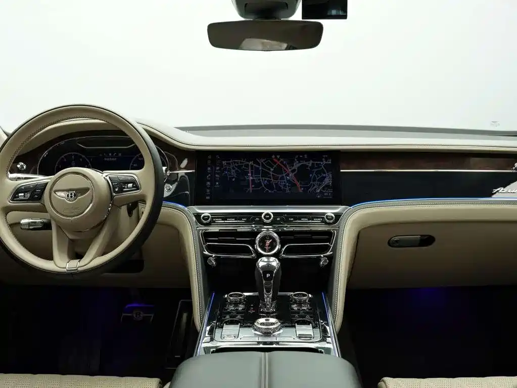 Bentley Flying Spur 2024 — фото 17