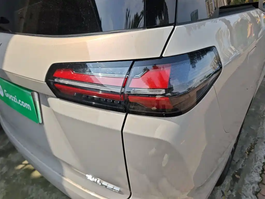 Wuling Starlight 730 EV 2025 — фото 8