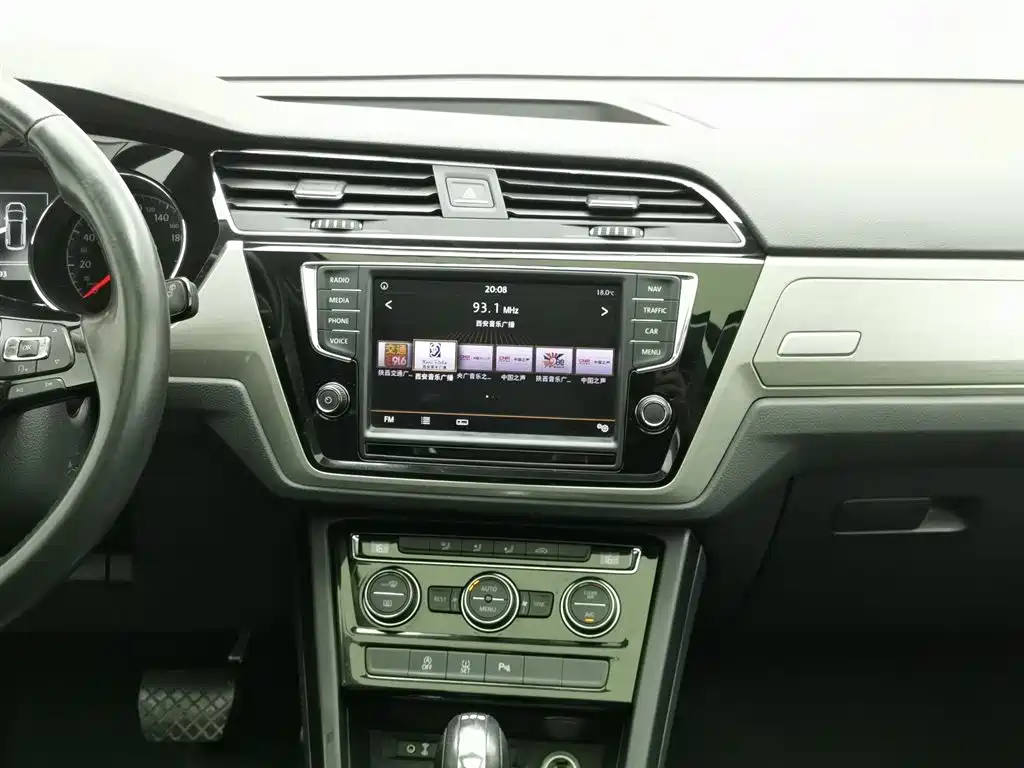 Volkswagen Touran 2018 — фото 12
