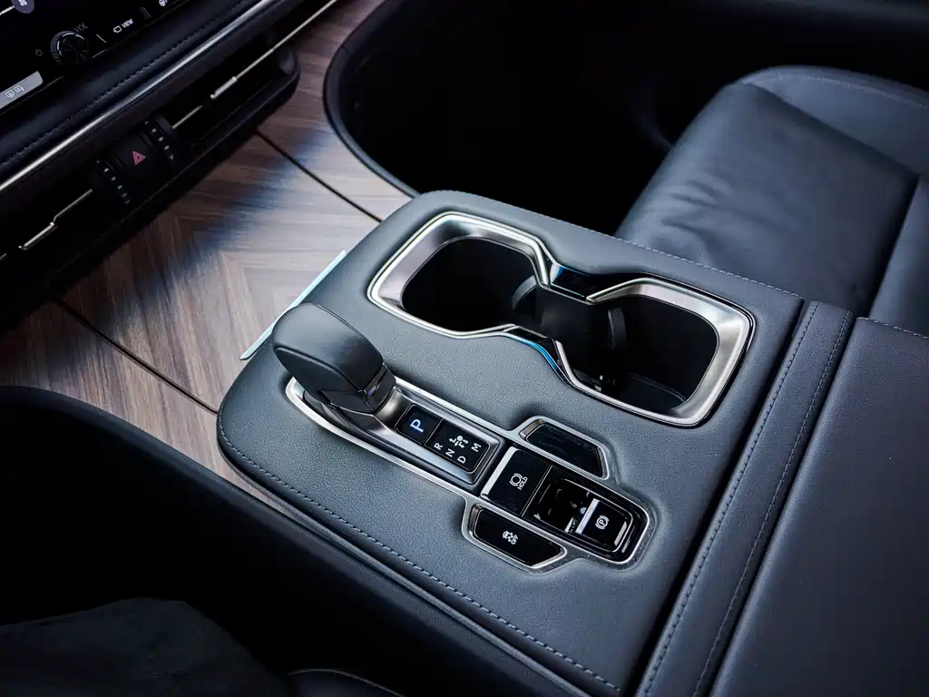 Lexus LM 2024 — фото 14