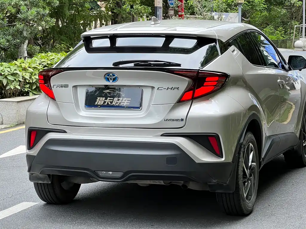 Toyota C-HR 2022 — фото 20