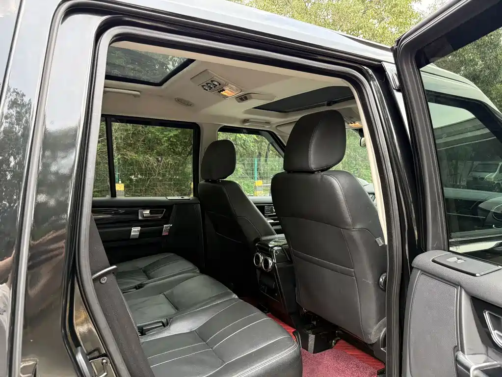 Land Rover Discovery 2015 — фото 13
