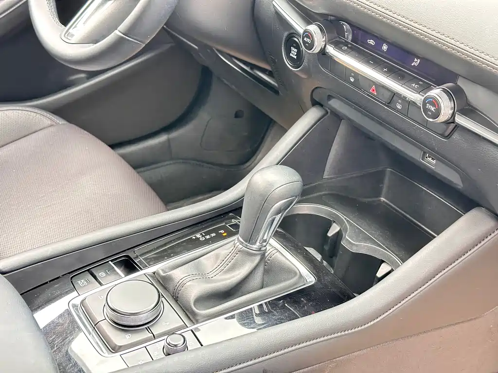 Mazda 3 Axela 2020 — фото 16