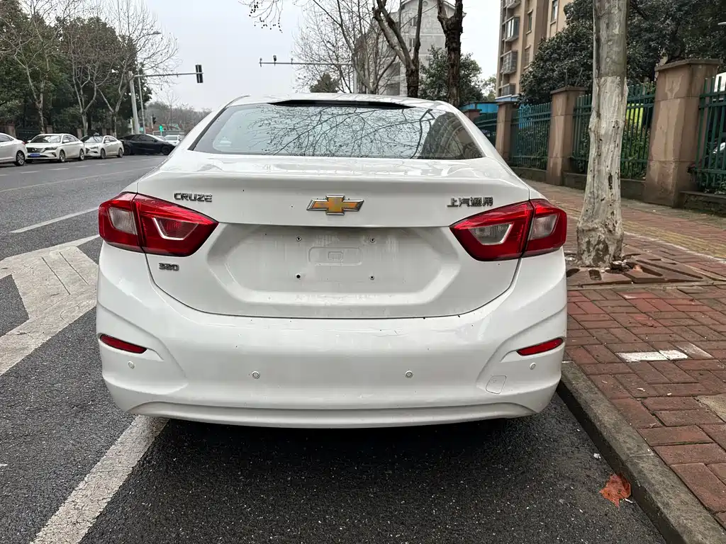 Chevrolet Cruze 2018 — фото 8