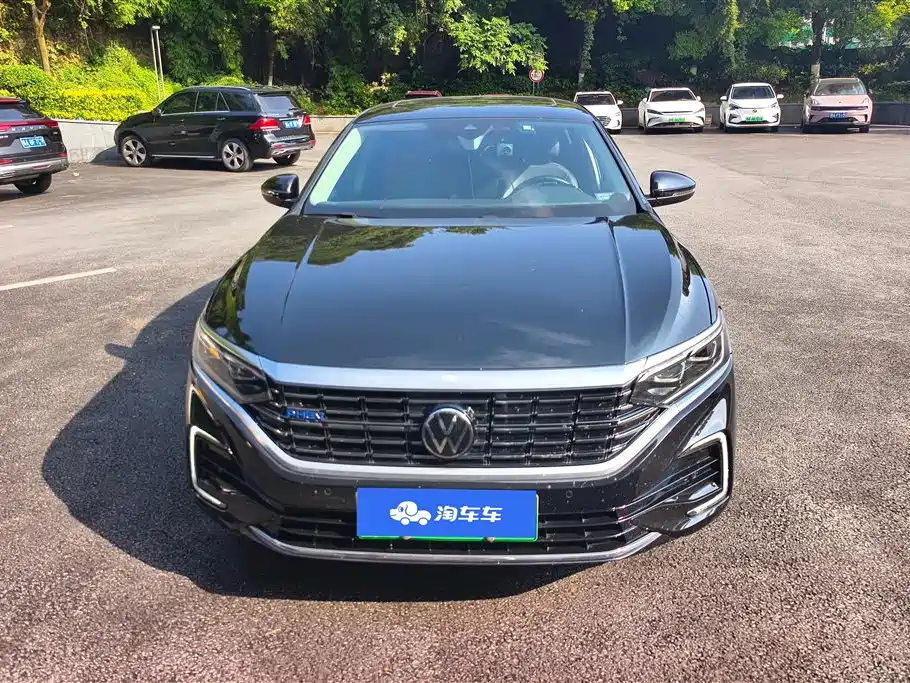 Volkswagen Passat PHEV 2023 — фото 2