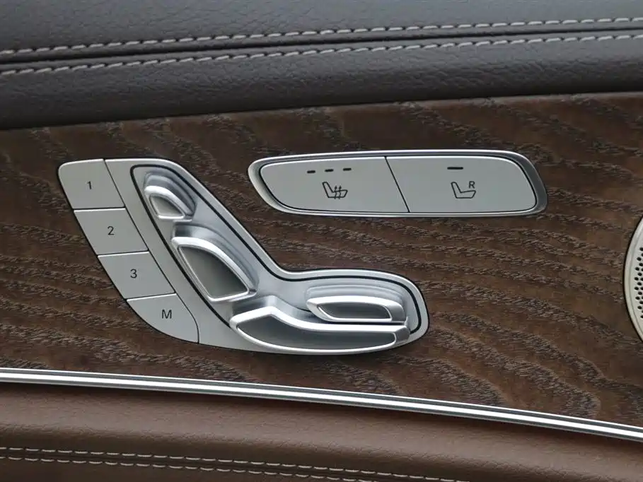 Mercedes-Benz E-Class 2023 — фото 11