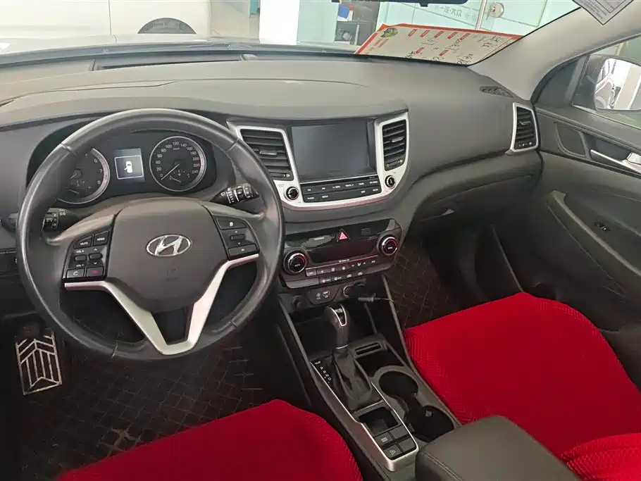 Hyundai Tucson 2018 — фото 12