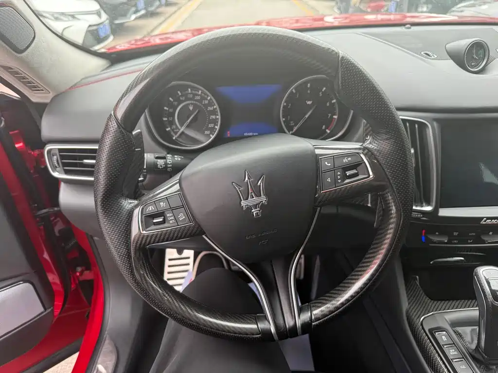 Maserati Levante 2019 — фото 21