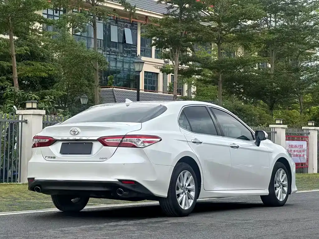 Toyota Camry 2021 — фото 5