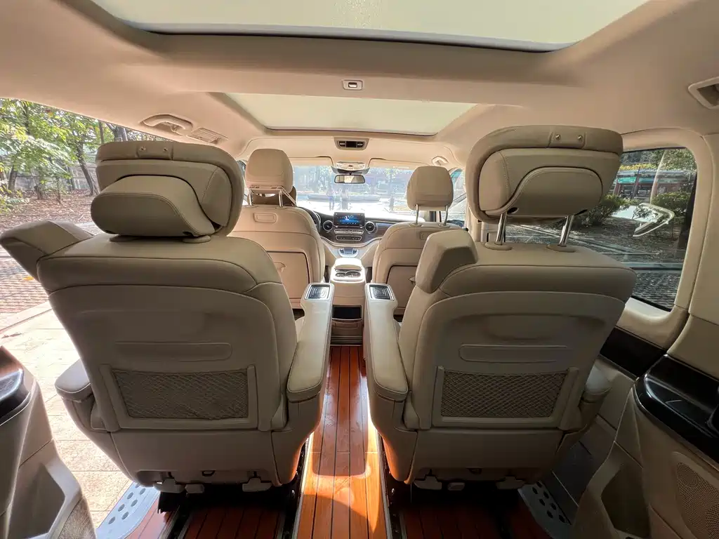 Mercedes-Benz V-Class 2021 — фото 18