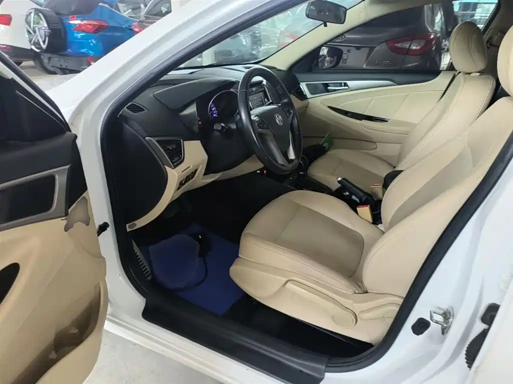 Changan Eado 2016 — фото 16