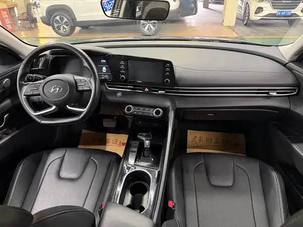 Hyundai Elantra 2021