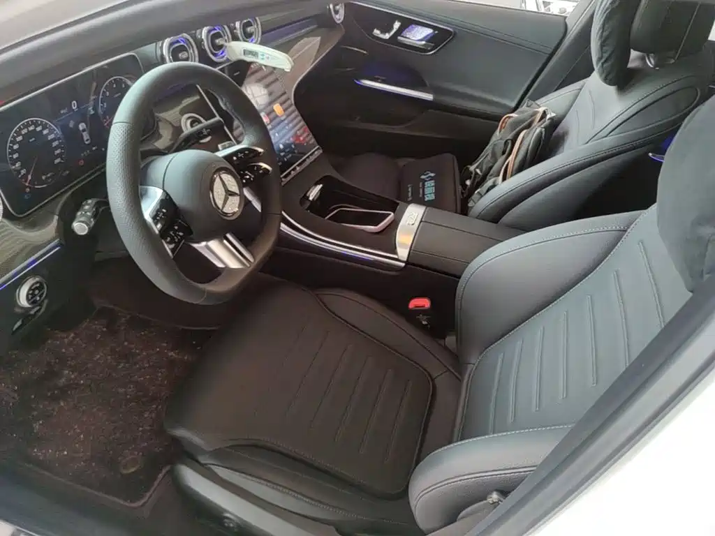 Mercedes-Benz C-Class 2025 — фото 15