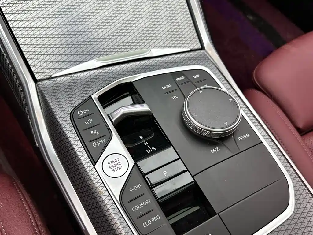 BMW 3 Series 2024 — фото 16