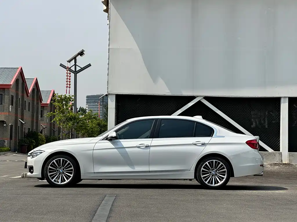 BMW 3 Series 2019 — фото 5