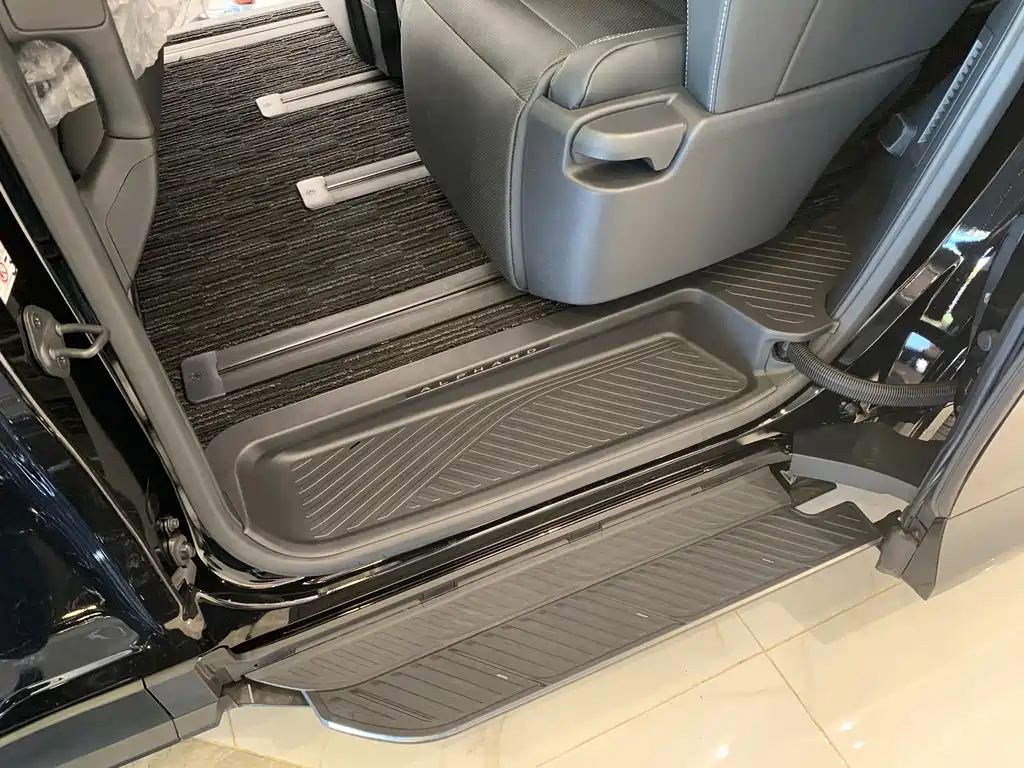 Toyota Alphard 2025 — фото 10