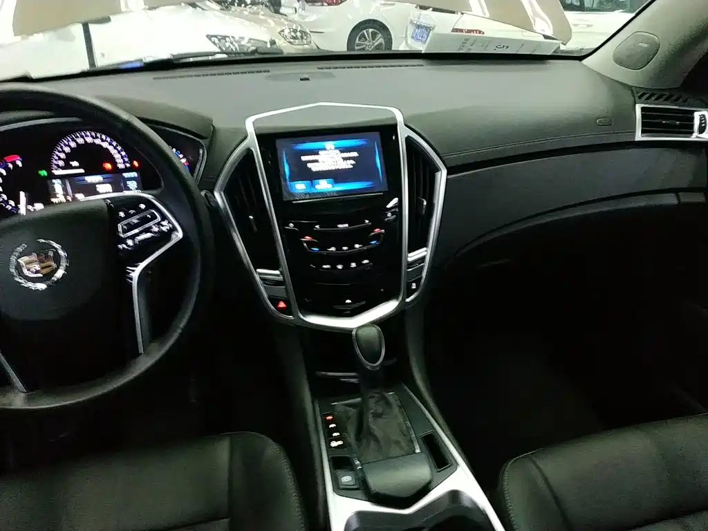 Cadillac SRX 2015 — фото 10