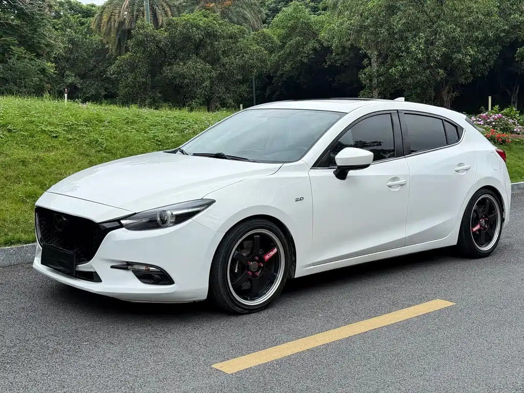 Mazda 3 Axela 2019 — фото 1