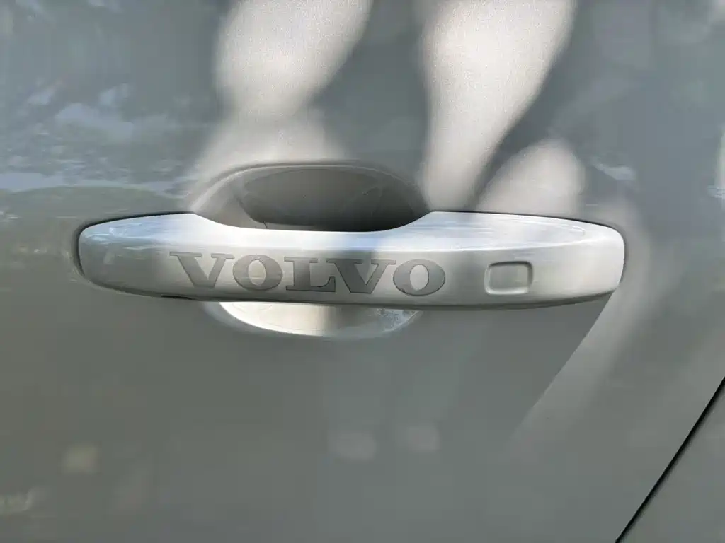 Volvo XC60 2021 — фото 29