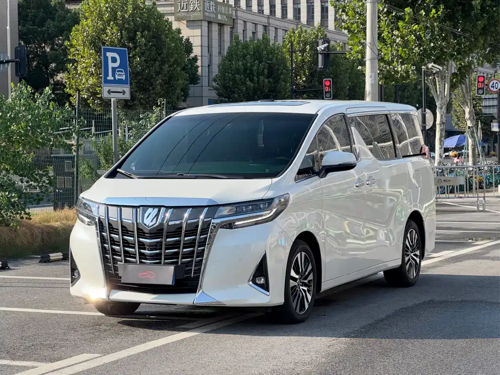 Toyota Alphard 2018 — фото 1