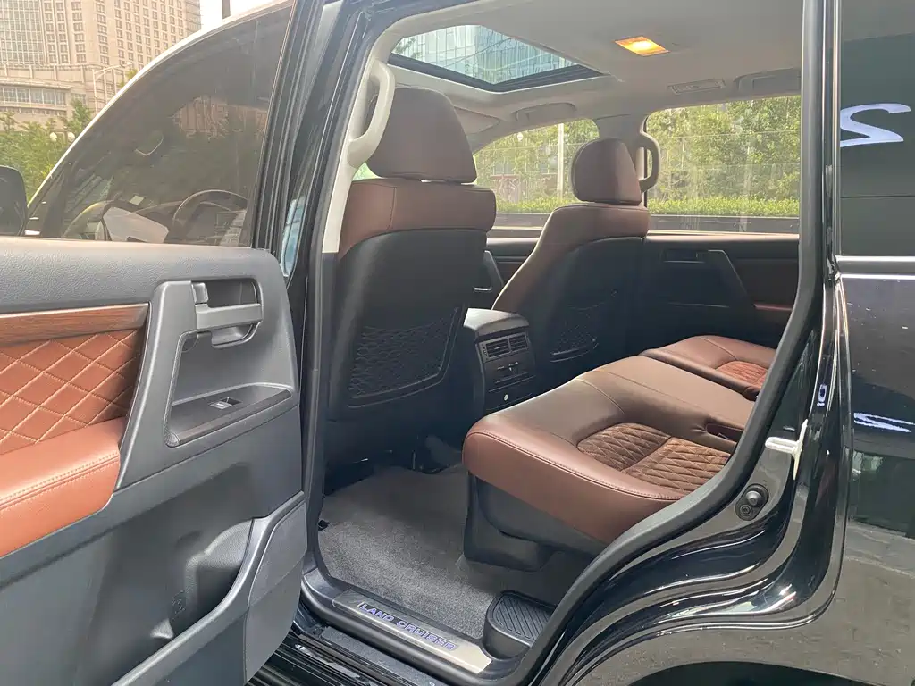 Toyota Land Cruiser 2019 — фото 9