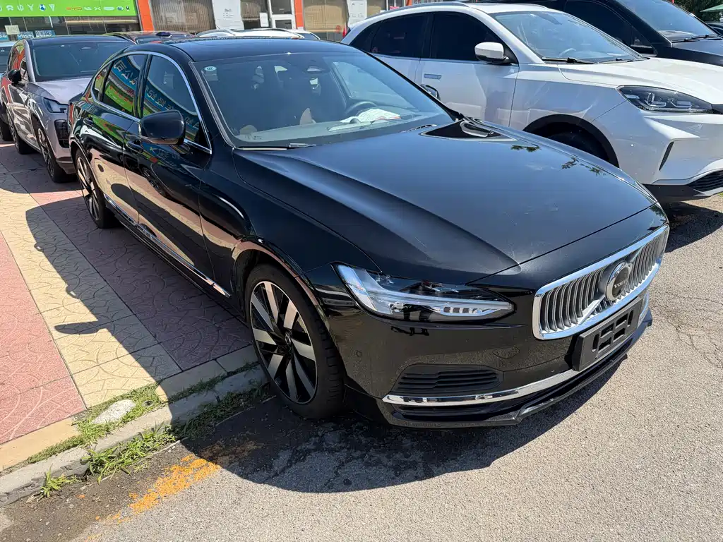 Volvo S90 PHEV 2025