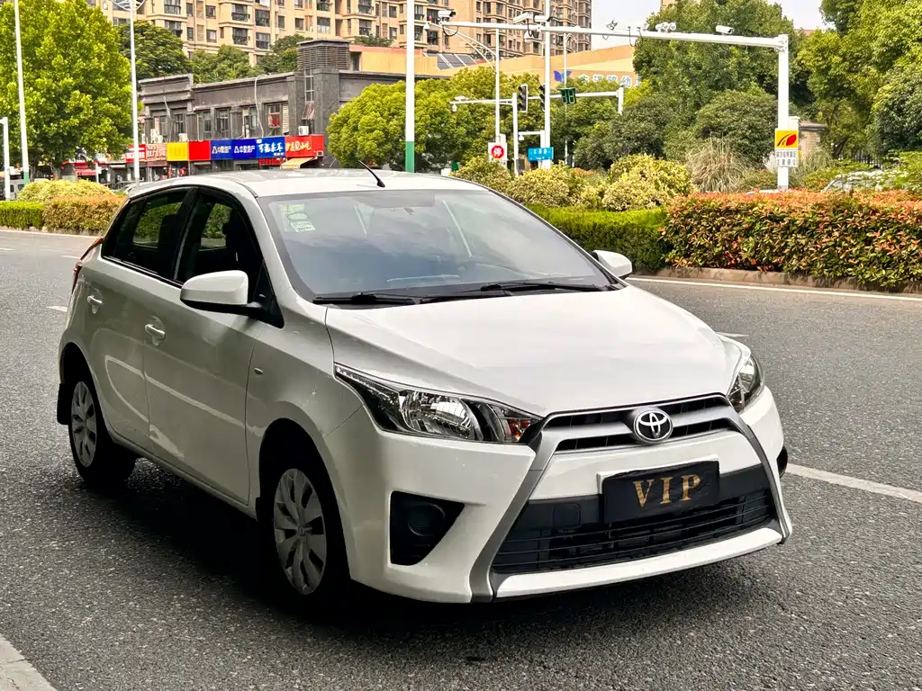 Toyota Yaris L 2015