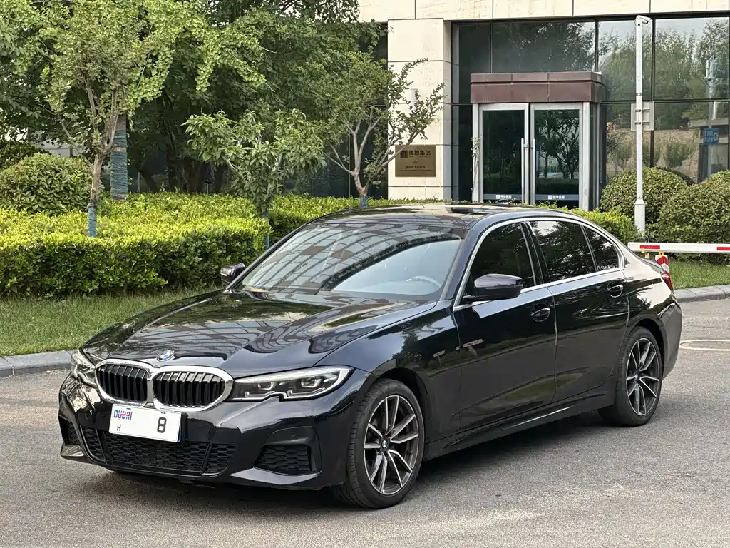 BMW 3 Series 2021 — фото 1