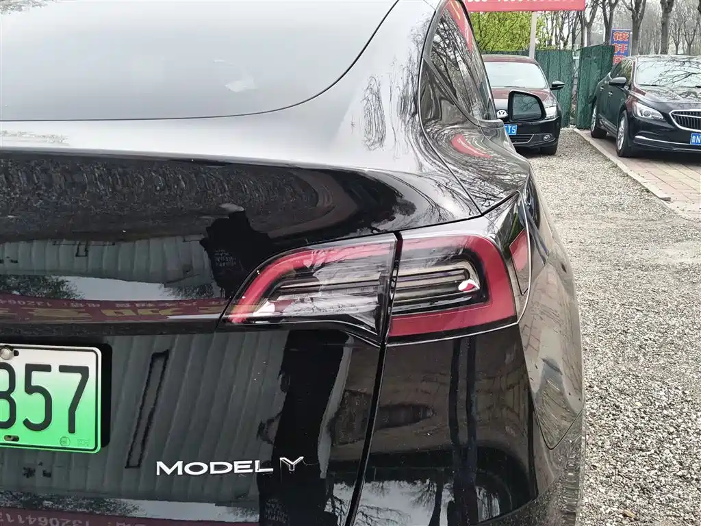 Tesla Model Y 2023 — фото 24