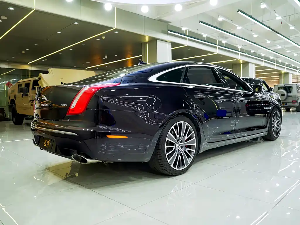 Jaguar XJ 2014 — фото 10