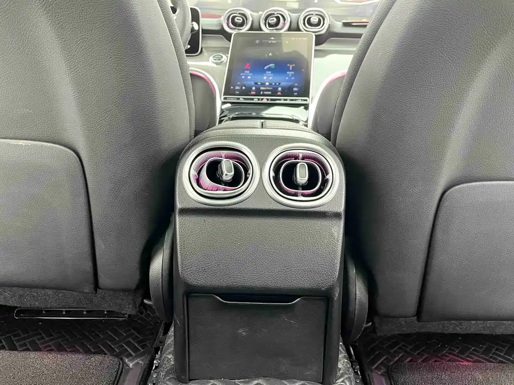 Mercedes-Benz C-Class 2023 — фото 11